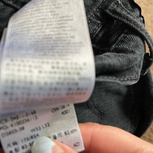 Levis - Picture 2 of 4